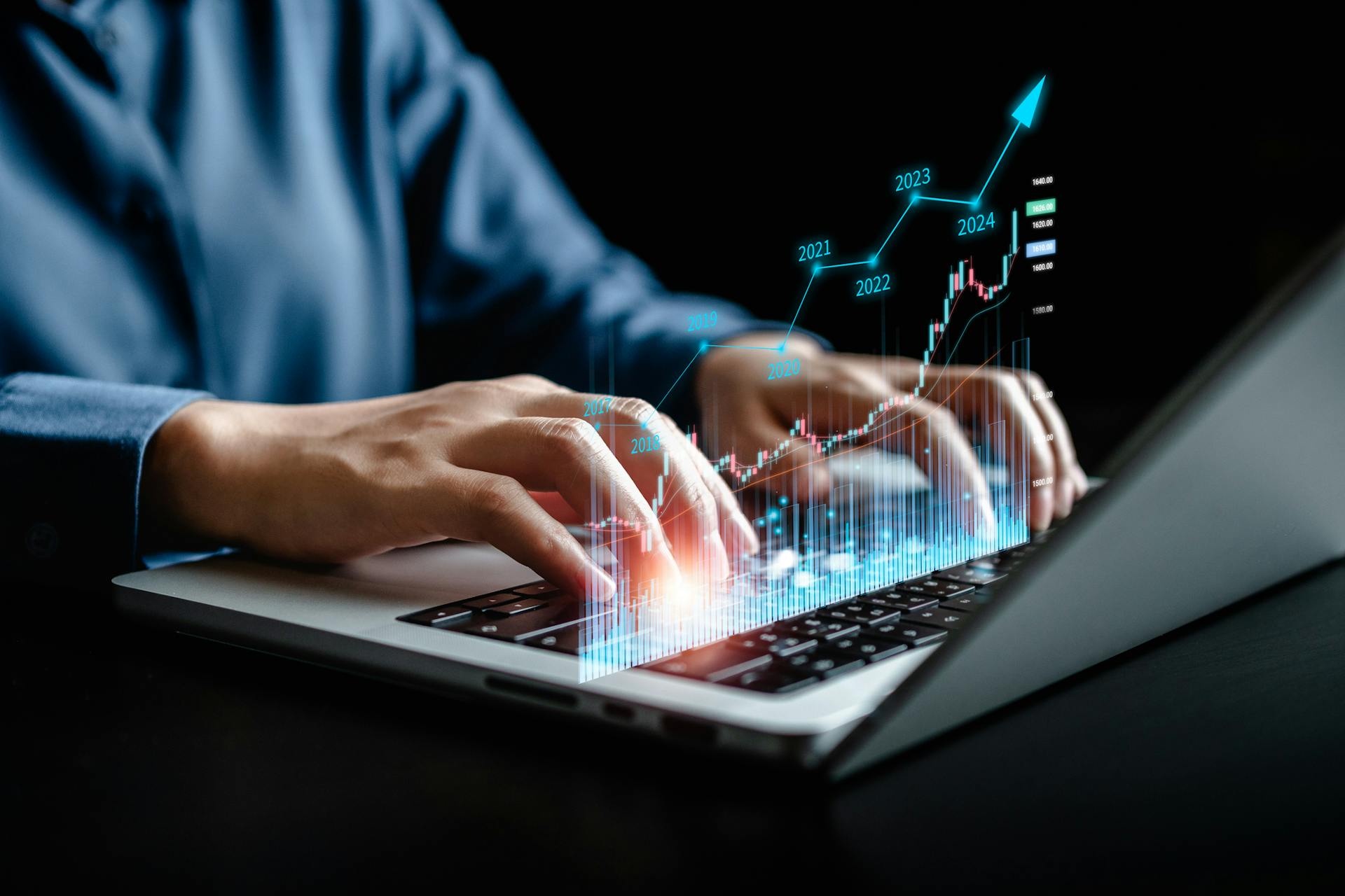 Businesswomen using laptops with virtual screens of graph stock market changes, uptrends, growth economics, business strategy development, and finding investment opportunities.